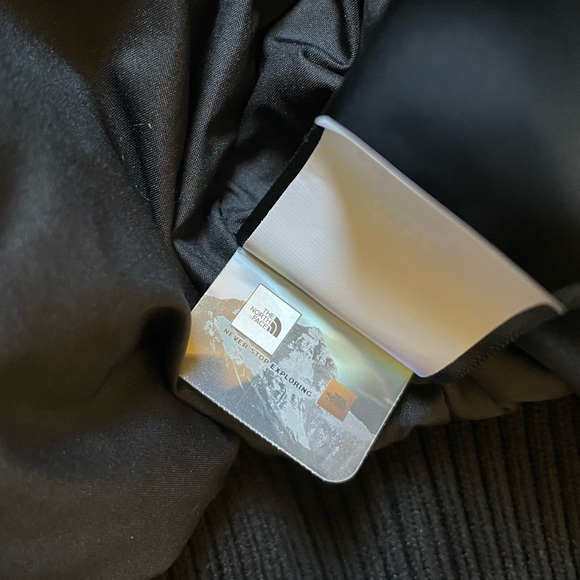 The North Face Men’s Newington Jacket In TNF Black - Picture 9 of 10